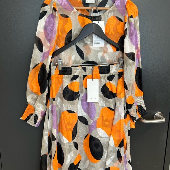 Kaffe NWT size 10 Abstract Print Blouse and Skirt Set- sheer effect, puff sleeve - Picture 7 of 16